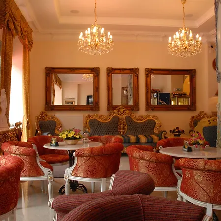 Aqua Marina מלון קרלובי וארי