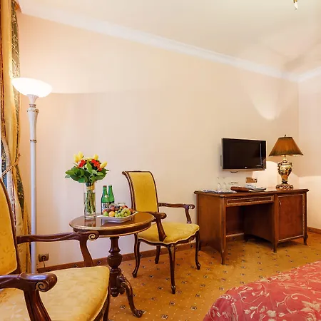 Aqua Marina מלון קרלובי וארי